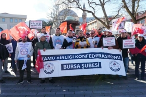 Bursa’da memur ve emekliler ayaklandı; Ya insanca yaşayacağız, ya da meydanları ısıtacağız